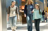 Im Kino: "Beim Leben meiner Schwester"    Ein fast normaler Shopping-Tag. Mutter Sara (Cameron Diaz) und Schwester Anna (Abigail Breslin) helfen Kate (Sofia Vassilieva) bei der Suche nach einem Abschlussballkleid.
