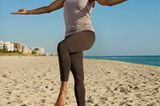 Fitnessvideo "Mein Pilates Core Training" von Barbara Becker: Um den Schwierigkeitsgrad zu intensivieren, werden alle Übungen auf einer zusammengerollten Yogamatte durchgeführt.