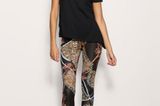 The bunter, the better    Wenn es draußen grau und eklig ist, hilft nur eins: Farbe. Zum Beispiel mit diesen stylischen Print-Leggings. Da sparen wir uns weitere große Worte. Die sind einfach cool. Über ASOS, ca. 23 Euro.