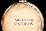 Der warme und weiche Duft  "Sensuous" von Estée Lauder hat eine leicht holzige Note. 30ml um 40 Euro.