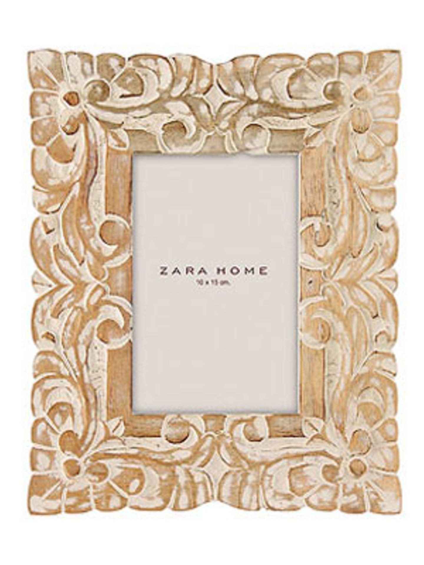 Zara Home Holzrahmen "Pedra" für Fotos im Format 10x15 cm von Zara Home, um 17 Euro. Über www.zarahome.com.