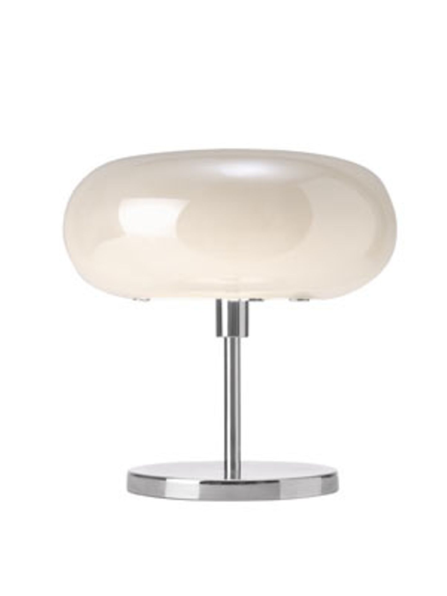 Esprit Home    Tischleuchte "Opal" mit Perlmutt-Lampenschirm von Esprit Home. Durchmesser 30 cm, Höhe 32,5 cm, um 300 Euro. Über www.esprit.com/home.