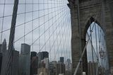 Skyline von Mahattan von der Brooklyn Bridge aus