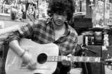 Timo Breker: Der 24-jährige Hamburger erinnert mit seinem Debütalbum "Learn and Wait" stark an herausragende Songwriter wie Damien Rice.