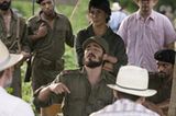 Che - Revolución Fidel Castro (Demián Bichir) will Oberbefehlshaber der gesamten Rebellionsbewegung auf Kuba werden.