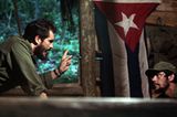 Che - Revolución Die Köpfe der kubabanischen Revolution: Fidel Castro (Demián Bichir) ernennt den Argentinier Ernesto Che Guevara (Benicio del Toro) zum Commandante.
