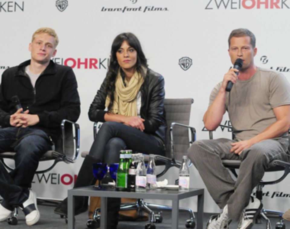 im Kino: "Zweiohrküken" Matthias Schweighöfer, Edita Malovcic und Til Schweiger (von links)