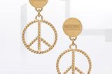 Vergoldete Moschino-Ohrringe mit Peace-Zeichen von ASOS, um 92 Euro.