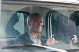 "Gran Torino": Der Krieg hat Walt (Clint Eastwood) zu einem verbitterten, fremdenfeindlichen Mann gemacht.