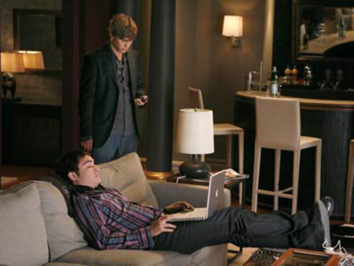 Serie: Gossip Girl Nate (Chace Crawford) und Chuck (Ed Westwick) bringen sich auf den neuesten Stand.