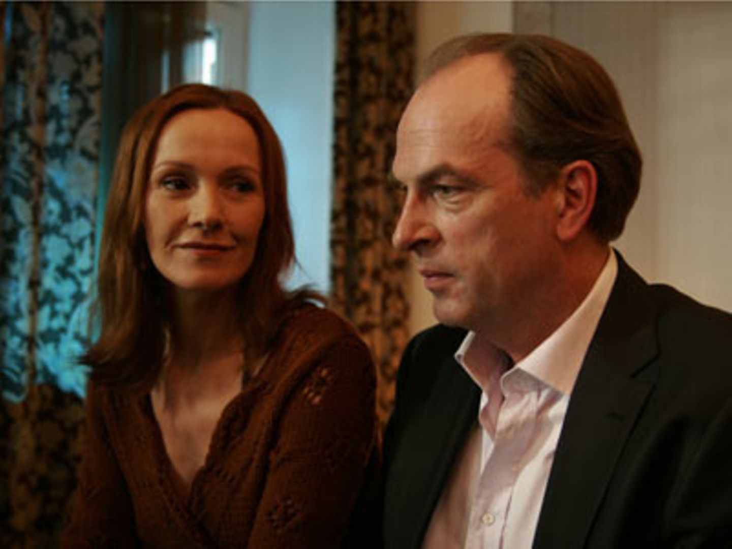 TV-Tipp "Liebe und andere Gefahren": Zwischen Tom (Herbert Knaup) und Franziska (Katja Flint) kommt es nach Jahren der Funkstille wieder zu einer Annäherung.