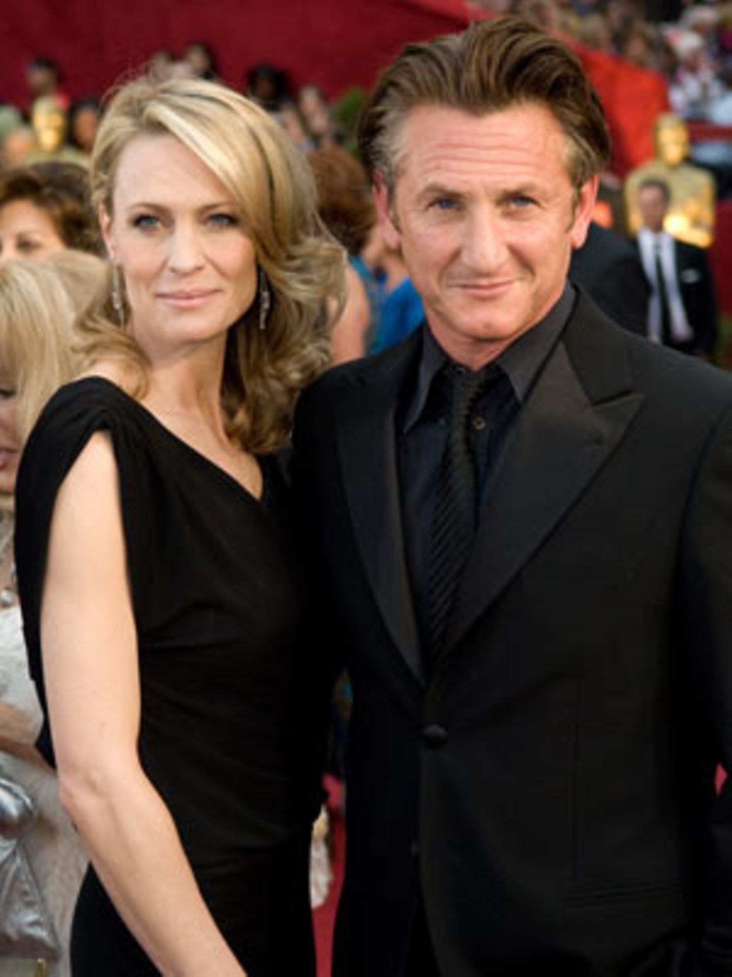 81. Oscar-Verleihung: Sean Penn, ausgezeichnet als "Bester Hauptdarsteller" für "Milk", mit seiner Frau Robin Wright Penn