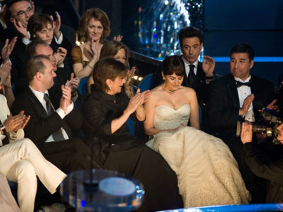 81. Oscar-Verleihung: Penélope Cruz im Moment der Bekanntgabe ihres Gewinns in der Kategorie "Beste Nebendarstellerin"