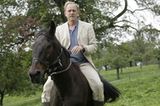 TV-Tipp: "Ein fliehendes Pferd" Klaus (Ulrich Tukur) ist sonst eher unsensibel. Beim Zähmen eines fliehenden Pferdes beweist er plötzlich Feingefühl...