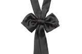 Lange Schwarze Seidenkette-Krawatte mit Schleife von H&M, um 6 Euro.