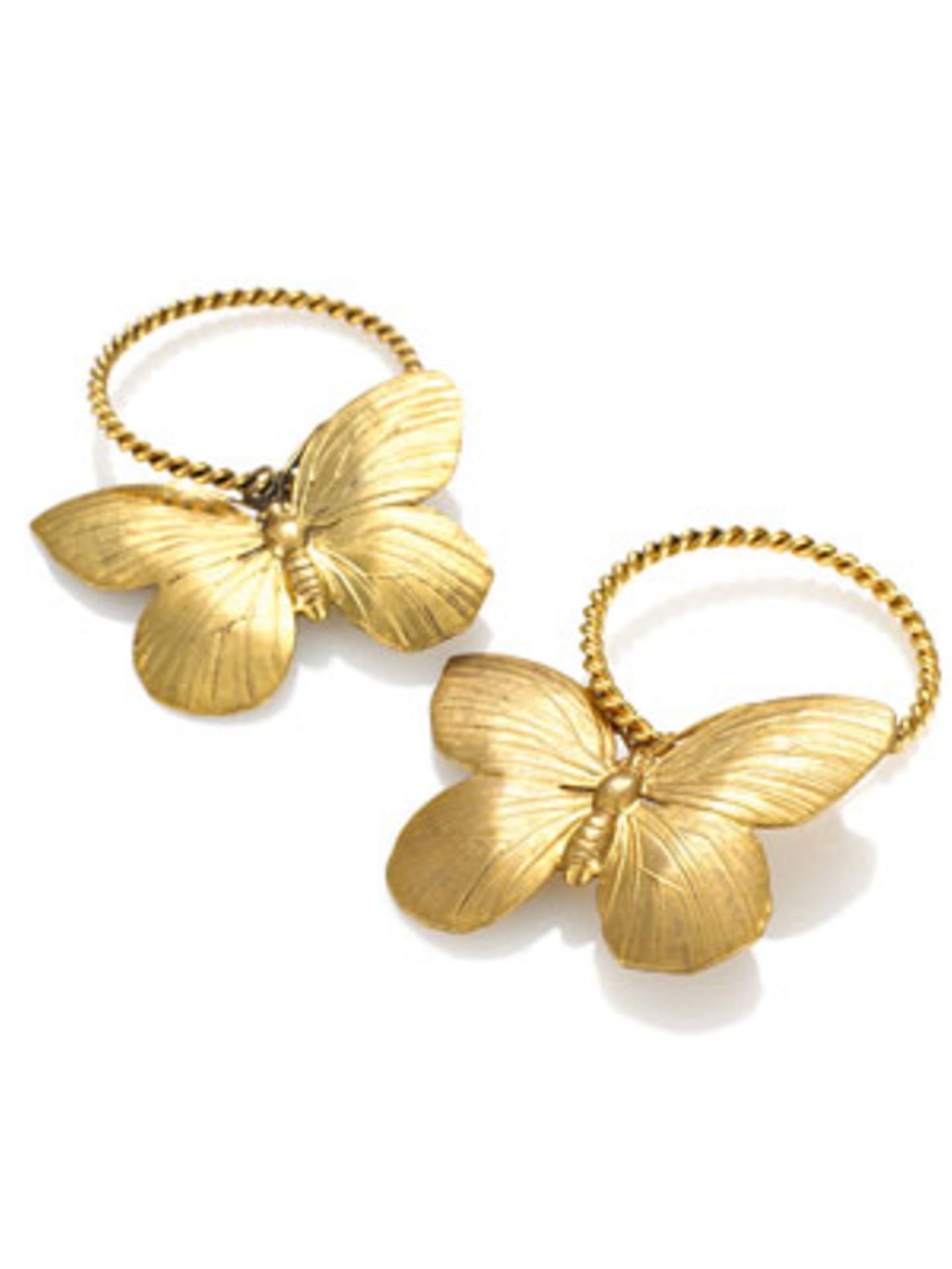 Goldene Creolen mit Schmetterlingen von Ela Stone, um 100 Euro. Über www.impressionen.de.