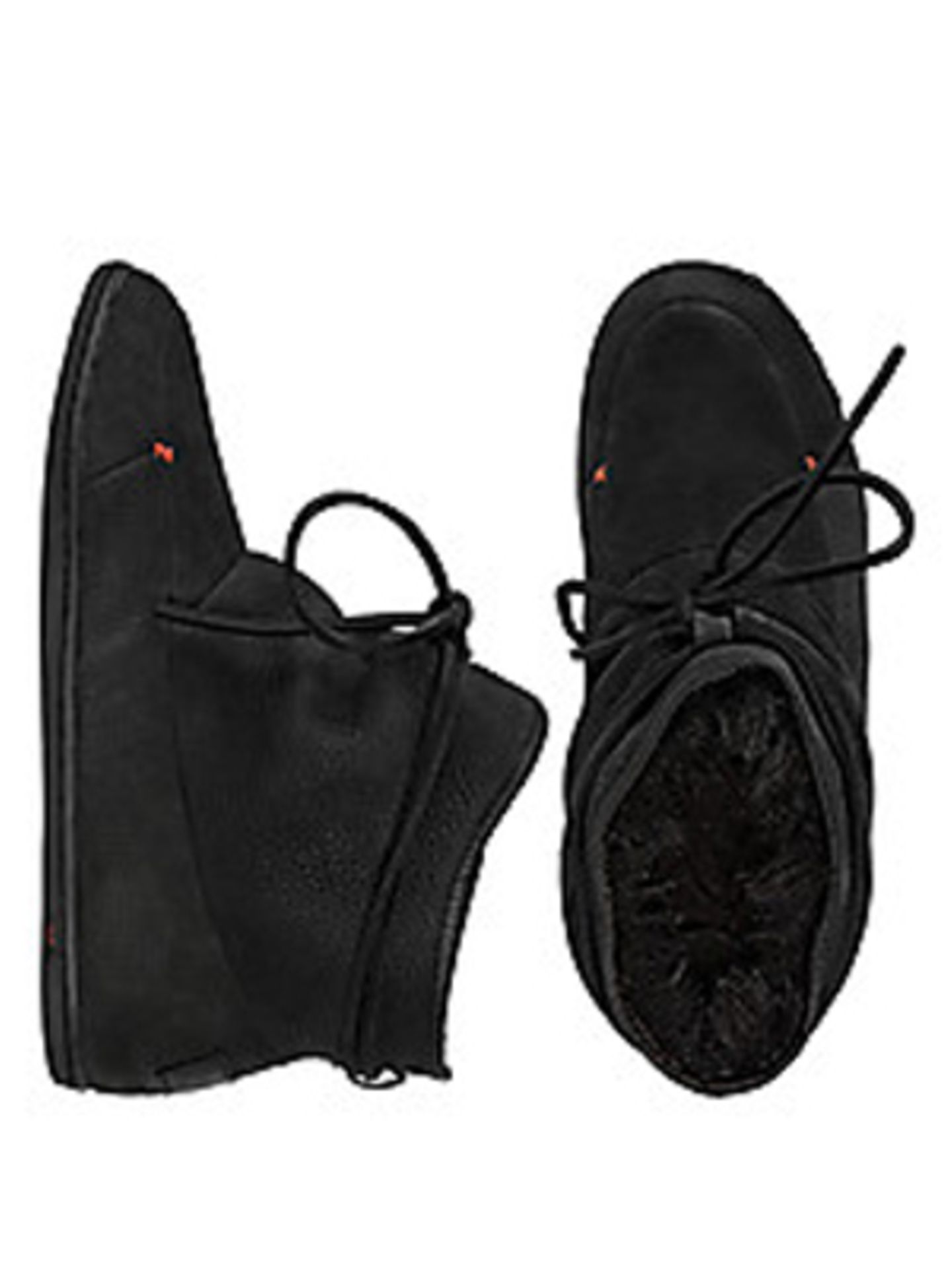 Schuhe aus Nubukleder mit wärmenden Fellfutter. HUB, um 110 Euro. Erhältlich bei frontlineshop.com