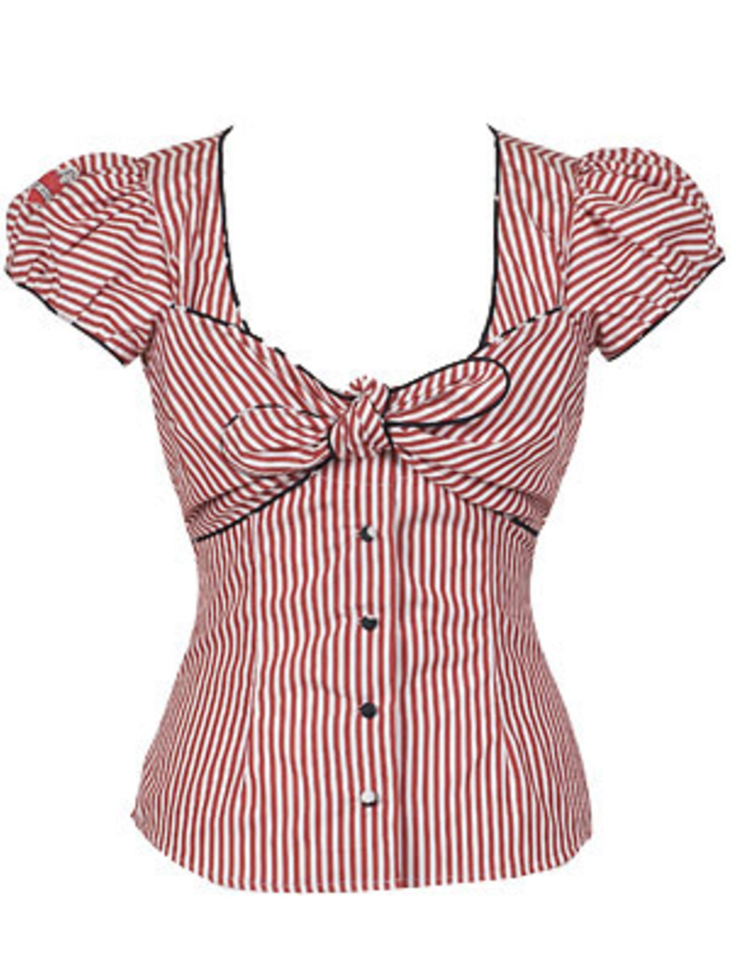 Weibliche, taillierte Bluse mit roten Streifen und Schleife von Lena Hoschek, um 190 Euro.