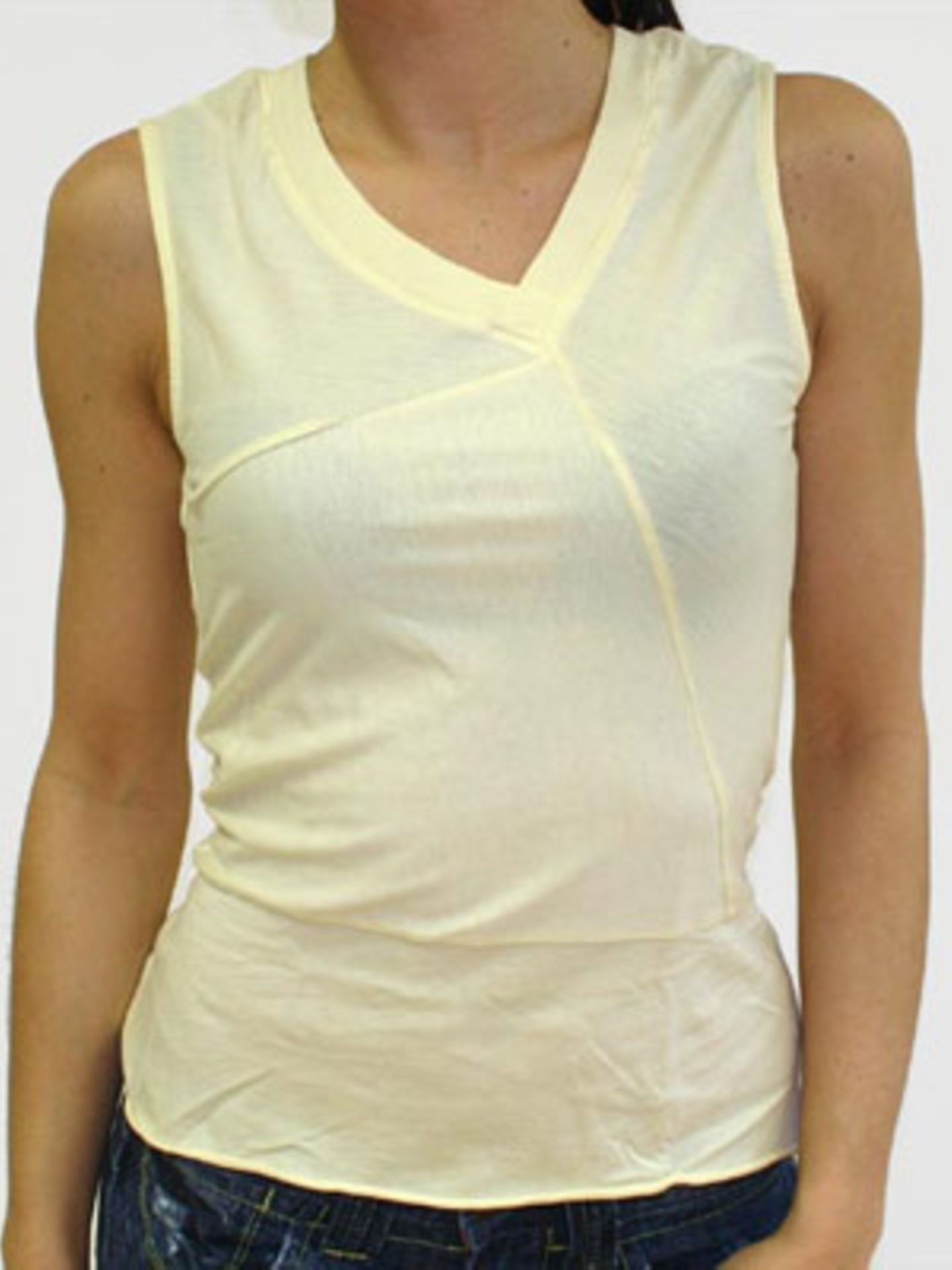 Shirt Jersey Patched Shell Shirt mit asymetrischem Rücken aus 100 Prozent ökologisch angebauter Baumwolle; 49,90 Euro inkl. MwSt. zzgl. Versandkosten; von  Jersey Patched Shell über >> www.true-fashion.com