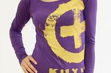 T-Shirt "Dew purple rain" von Kuyichi mit Riesenlogo; zu 90 Prozent hergestellt aus ökologisch angebauter Baumwolle und 10 Prozent Lycra single jersey; 39,90 Euro inkl. MwSt. zzgl. Versandkosten; von Kuyichi  über >> www.true-fashion.com