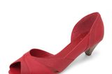 Rote Peeptoe-Sandalette mit kleinem Absatz von Akira über Görtz, um 49,95 Euro.