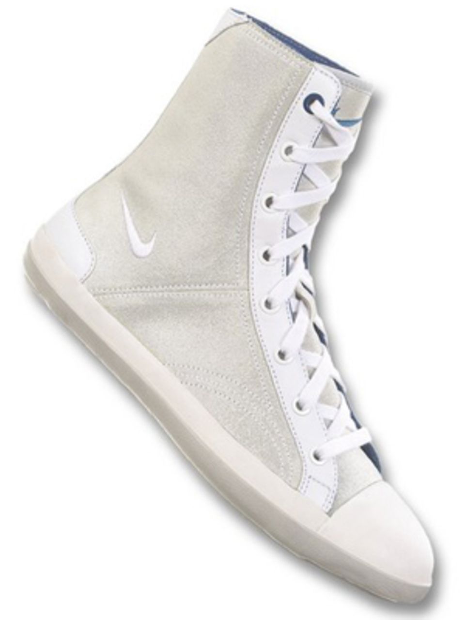 Knöchelhoher grauer Sneaker von Nike, ca. 89,99 Euro. Über www.frontlineshop.com