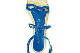Sandale in blauer Flechtoptik von Otto, um 70 Euro. Über www.otto.de.