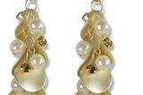 Ohrringe aus Goldscheiben, Perlen und funkelndem Strass; 7,95 Euro; von Bijou Brigitte