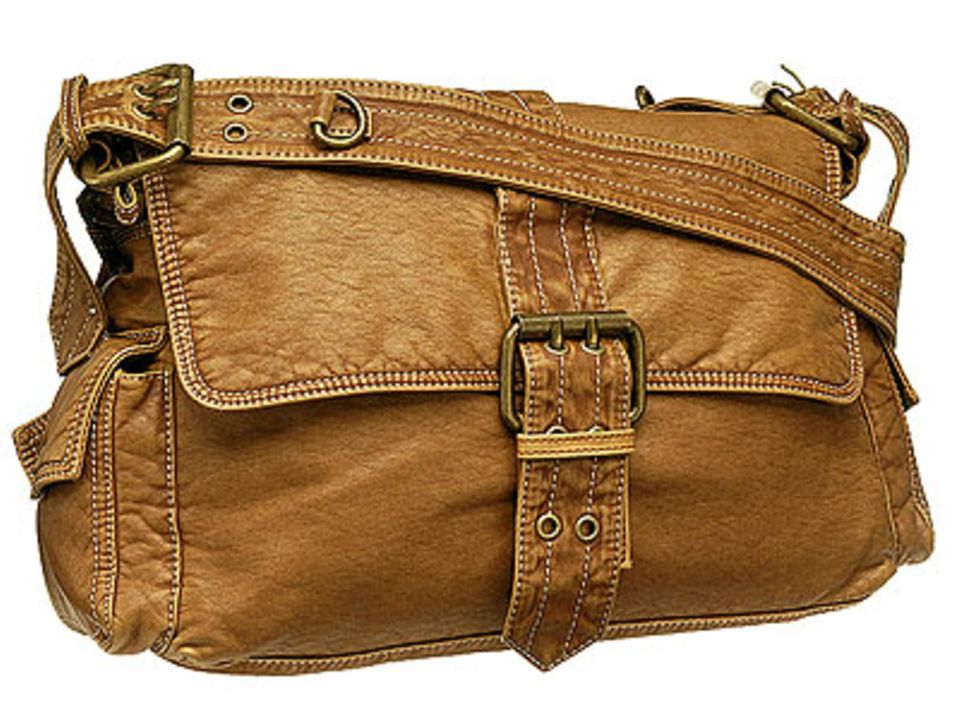 Braun ist die Farbe des Herbstes. Die Two-Tone-Tasche besteht aus weichem Material und hat verstellbare Riemen.Hersteller: Graceland/DeichmannPreis: 22,90 Euro
