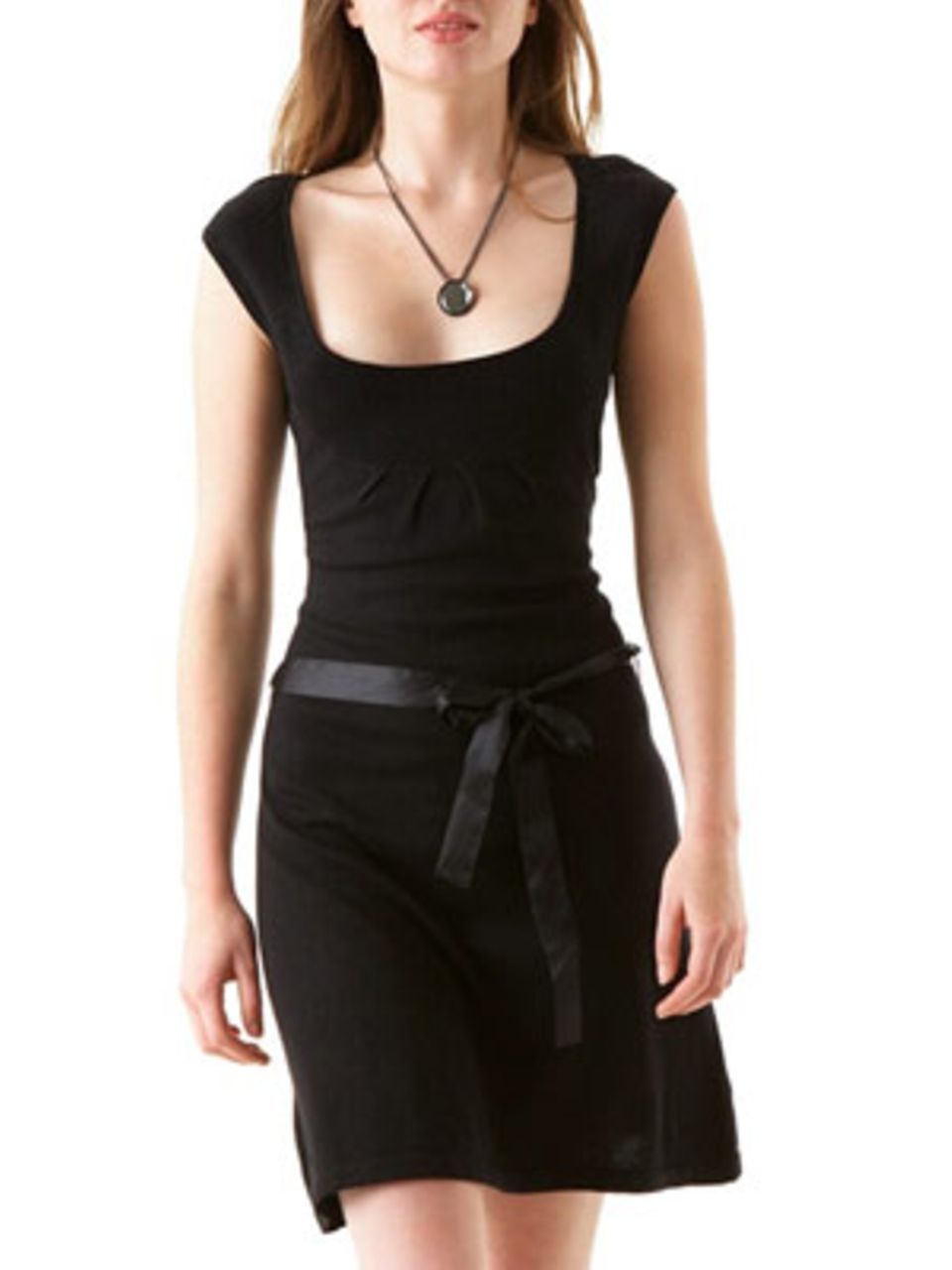 Strickkleid mit Gürtel mit glänzendem Band auf der Taille; 29,90 Euro; von Promod