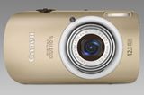 Sanfte Formen mit mit 16:9-Breitbild-LC-Display und Weitwinkel-Zoomobjektiv. Das ist die Canon Ixus 110is. Um 300 Euro. Mehr Informationen findet ihr bei Canon.