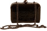 Schmuckstück: Strasssteinbesetztes Modell in Schwarz mit bronzefarbenem Schulterriemen von PIECES, um 17 Euro.