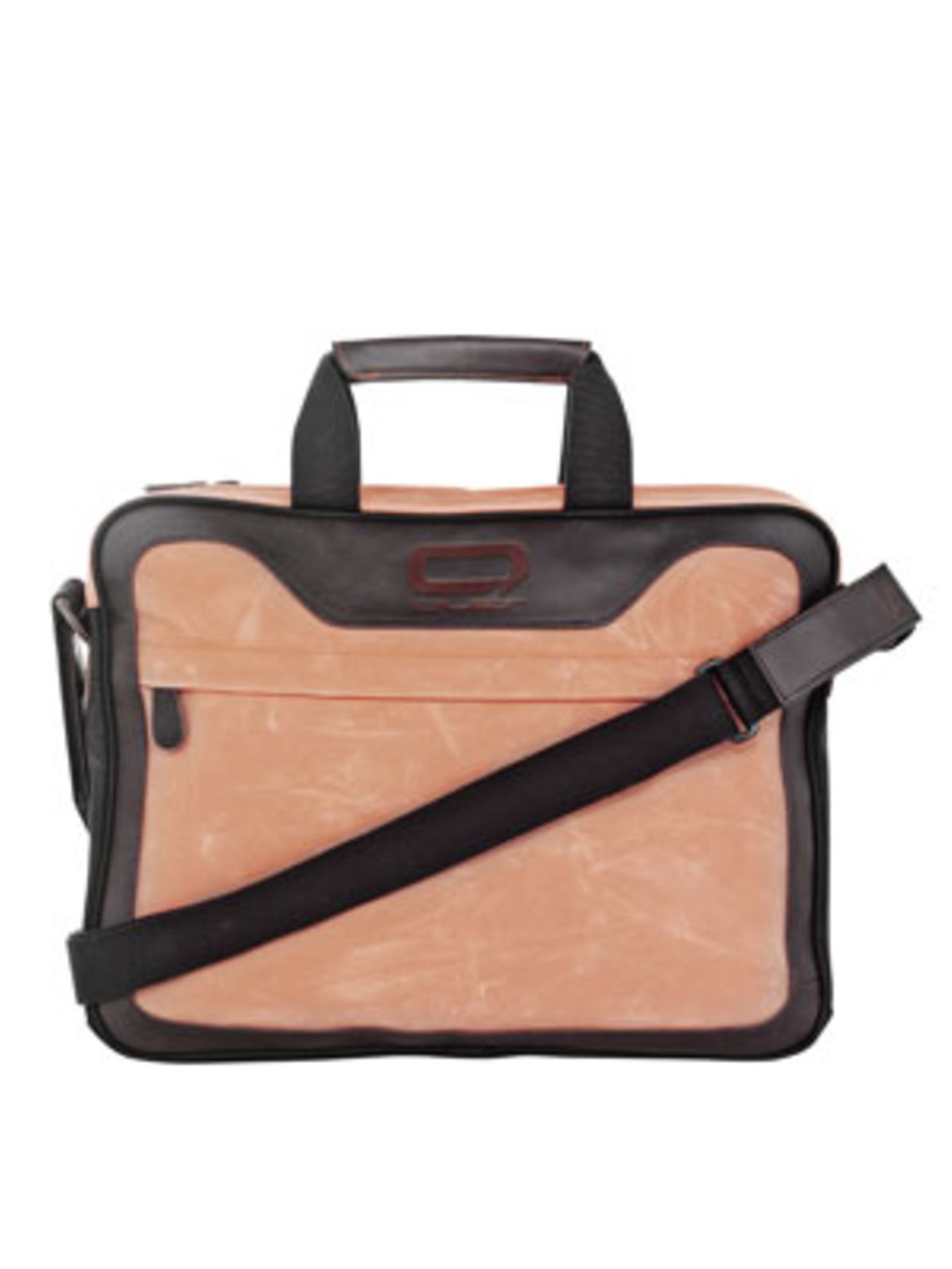 Laptop-Tasche "Querworker" in Apricot aus Leder von Quer, um 90 Euro.