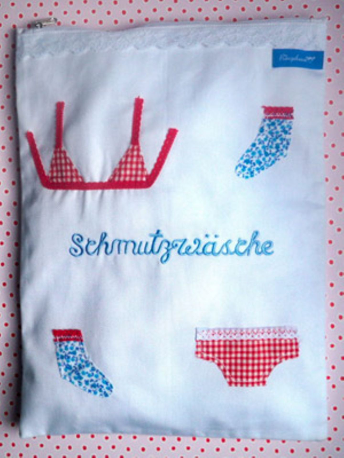 So gehen auch die dreckigsten Socken als stilsicher durch: Wäschesäckchen von www.geschenkefuerfreunde.de, um 20 Euro.