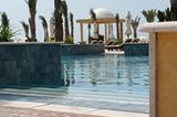 Hotels mit sechs Poolanlagen und Privatstränden sind in Dubai keine Seltenheit.