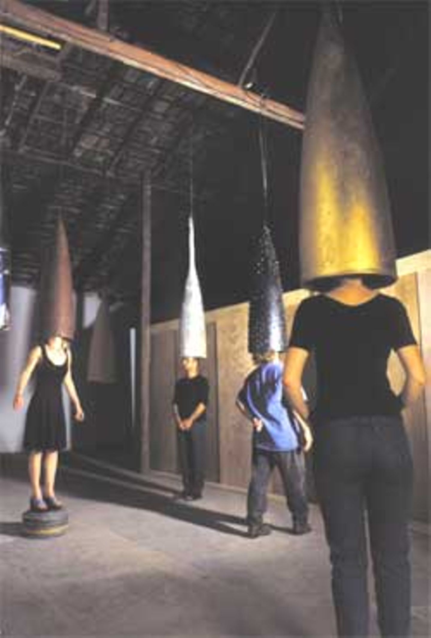 Künstler: Noam Braslawski Werk: Compulsive Hats (Installation)