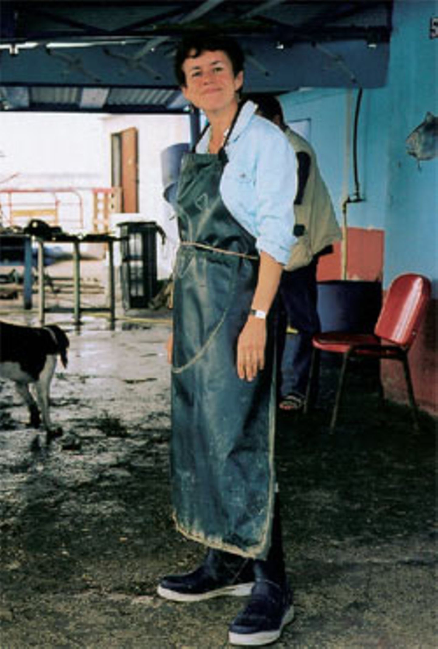 Autorin Franziska Wolffheim wurde in Martigues vorübergehend zur Fischerin - und passend eingekleidet