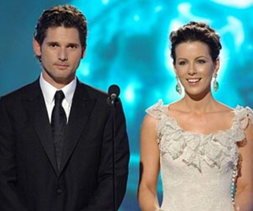 Eric Bana und Kate Beckinsale präsentieren die Kategorie "Bester Darsteller in einem Mehrteiler oder Fernsehfilm".