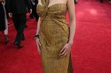 Rachel Weisz in einem Kleid von Donna Karan.