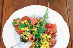 Kartoffel heiratet Kräuter und flittert auf dem Kalbsrücken... ein Fest! Zum Rezept: Kartoffeltatar Kartoffel heiratet Kräuter und flittert auf dem Kalbsrücken... ein Fest! Zum Rezept: Kartoffeltatar