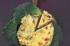 Schichtwechsel für den krausen Wirsing! Béchamelsoße und Käse sind klassische Begleiter. Zum Rezept: Wirsing-Lasagne mit Lachs Schichtwechsel für den krausen Wirsing! Béchamelsoße und Käse sind klassische Begleiter. Zum Rezept: Wirsing-Lasagne mit Lachs