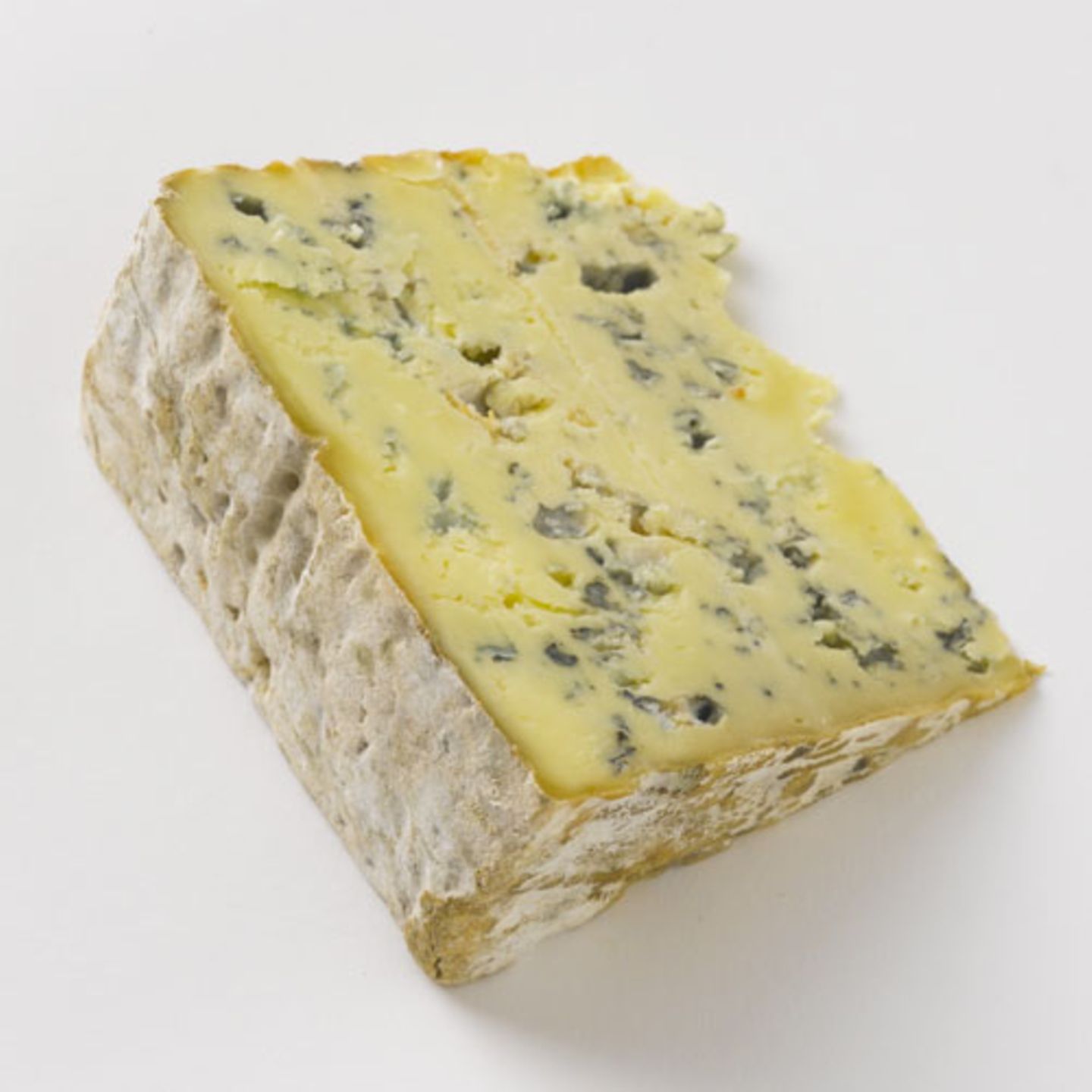 Ein Blauschimmelkäse ist perfekt zur Kürbiskonfitüre. Zum Beispiel Bleu d'Auvergne aus dem Herzen Frankreichs, der noch nach alter Tradition und aus bester Kuh-Rohmilch hergestellt wird. Alternativen sind Roquefort oder Stilton.