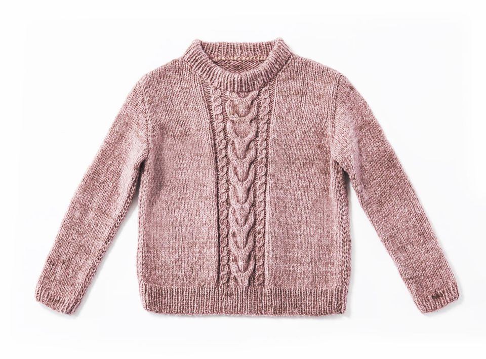 Einen Pullover mit Zöpfen zu stricken, ist etwas aufwendiger. Aber die Arbeit lohnt sich - unser Strickpulli ist ein treuer Begleiter durch den Winter. Zur Strickanleitung: Pullover mit Zöpfen