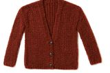 Mit dicken Nadeln und vierfachem Faden gefertigt, macht diese Jacke schnell Strick- Fortschritte.