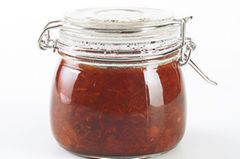 Das fruchtige Pflaumen-Chutney mit Nelken und Ingwer passt wunderbar zu Käse und gegrilltem Fleisch. Zum Rezept: Pflaumen-Chutney Das fruchtige Pflaumen-Chutney mit Nelken und Ingwer passt wunderbar zu Käse und gegrilltem Fleisch. Zum Rezept: Pflaumen-Chutney