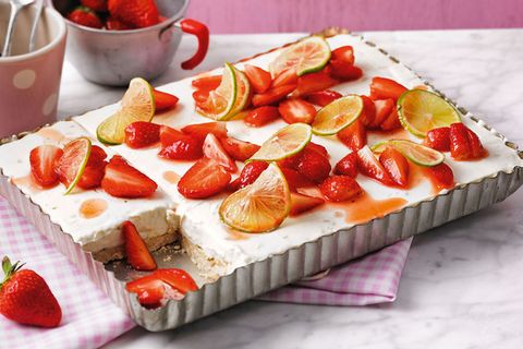 Limetten-Kühlschrank-Torte mit Erdbeeren