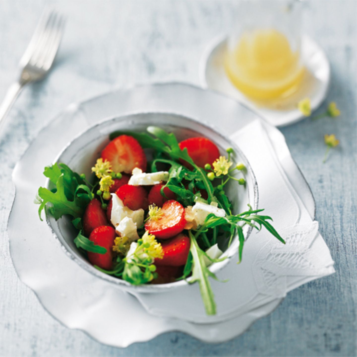 Erdbeersalat mit Lindenblüten