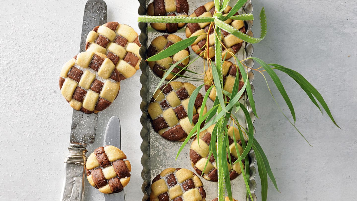 Schwarz-Weiß-Gebäck: Schritt-für-Schritt-Anleitung | BRIGITTE.de Schwarz-Weiß-Gebäck: Schritt-für-Schritt-Anleitung | BRIGITTE.de