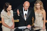 Der rührendste Moment der Oscar-Verleihung gehörte ihnen: Die Eltern und die Schwester von Heath Ledger nahmen seinen Oscar für die beste Nebenrolle in "The Dark Knight" entgegen. Heath Ledger war im Januar 2008 gestorben.