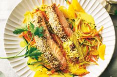 Zum festlichen Highlight werden die Lachsforellenfilets dank ihrer würzigen Kruste: Hier mischen Haselnüsse, Cashewkerne, Sesam, Koriander und Kreuzkümmel mit. Zum Rezept: Lachsforelle mit Würzkruste auf Möhren-Zucchini-Gemüse Zum festlichen Highlight werden die Lachsforellenfilets dank ihrer würzigen Kruste: Hier mischen Haselnüsse, Cashewkerne, Sesam, Koriander und Kreuzkümmel mit. Zum Rezept: Lachsforelle mit Würzkruste auf Möhren-Zucchini-Gemüse